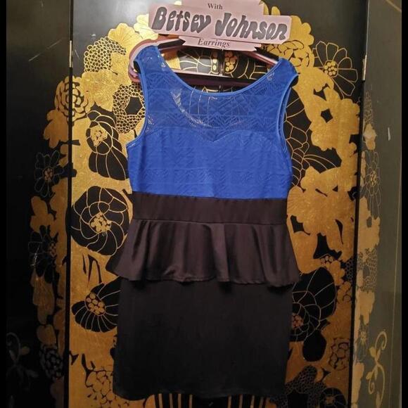 D22 VIP Dress & Betsey Johnson Earrings - Picture 2 of 3